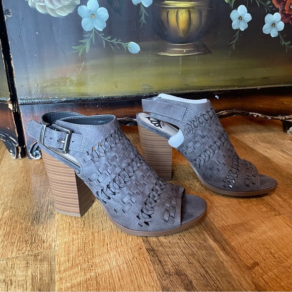 NWOT Fergalicious Tan Gray Peep-Toe Block‎ Heel Booties - Picture 1 of 7